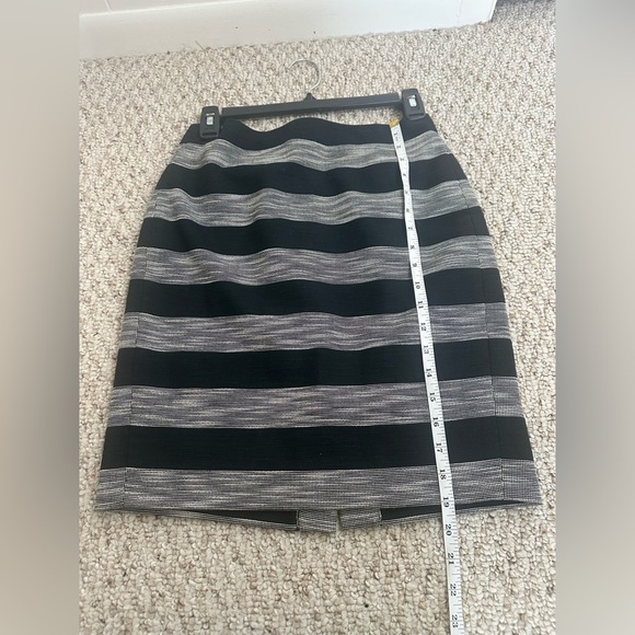 J.Crew Black and Gray Knee-Length Pencil Skirt size 2P - Picture 7 of 7